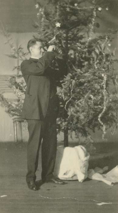 IA, Iowa, LeQuatte, Sue, christmas, Holidays, history of Iowa, christmas tree, Iowa History