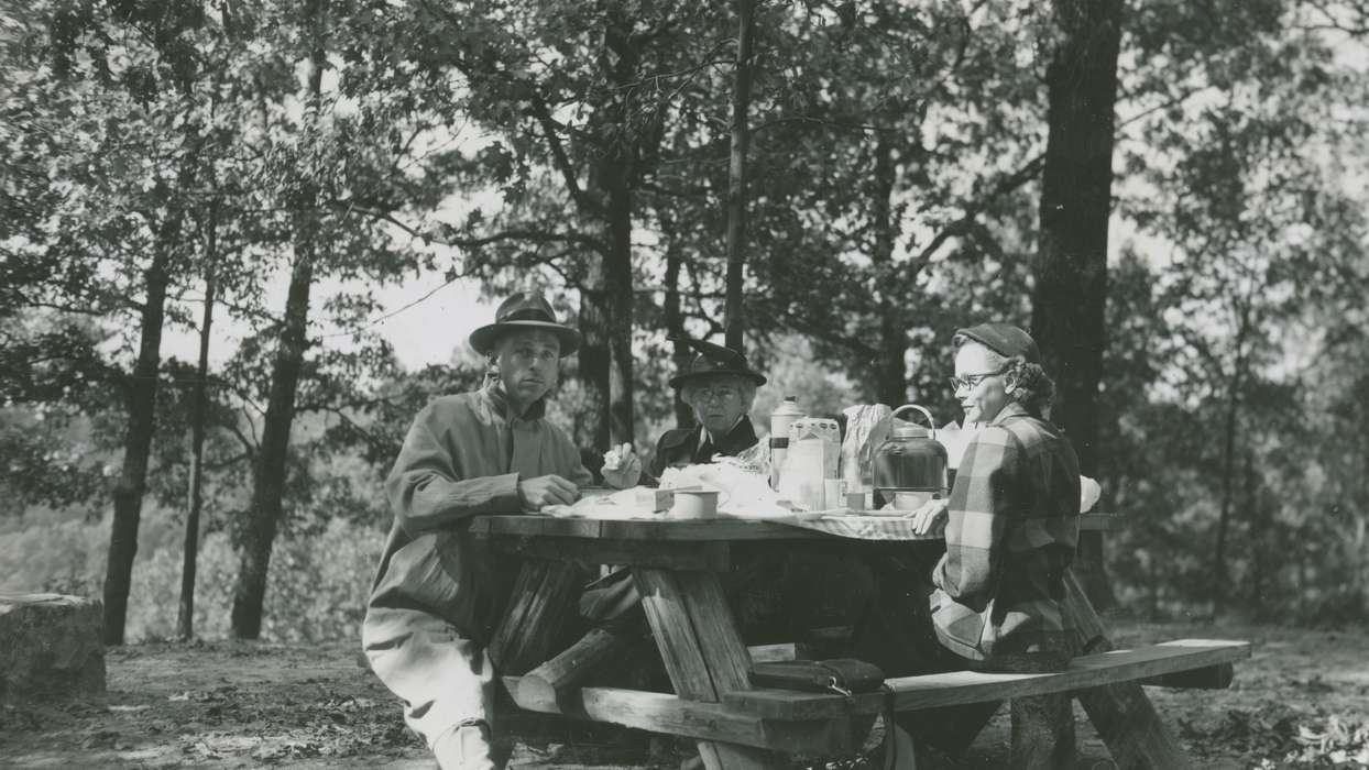 picnic table, Chattanooga, TN, Iowa History, McMurray, Doug, Leisure, Iowa, history of Iowa, Portraits - Group, Food and Meals, picnic