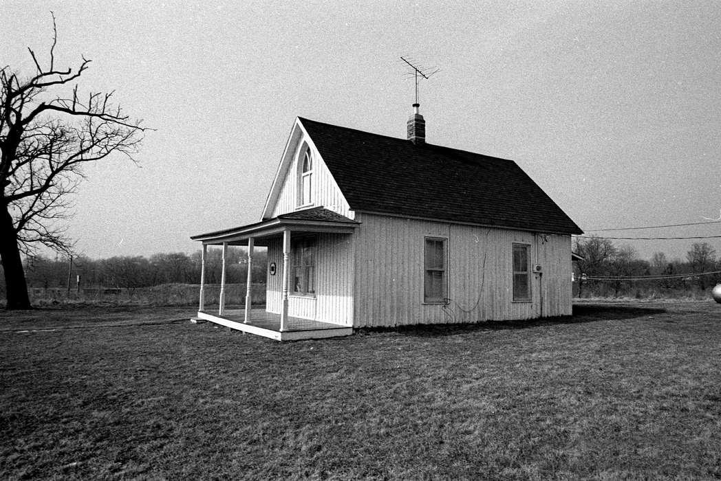 Homes, history of Iowa, Iowa History, Entertainment, Eldon, IA, tv antenna, Iowa, Lemberger, LeAnn, porch, american gothic, house