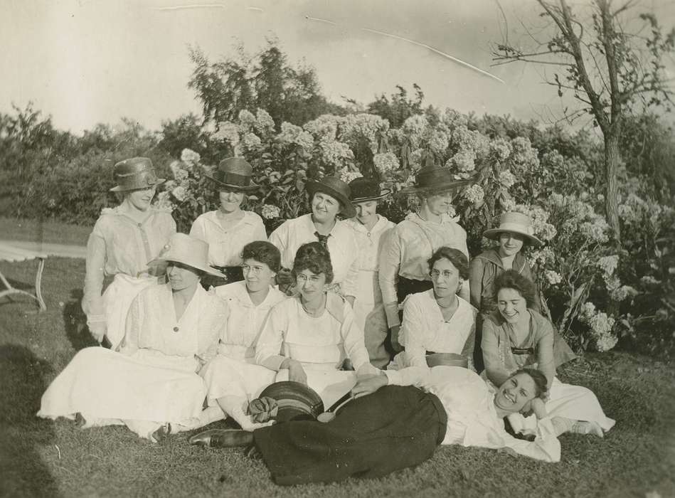 Portraits - Group, history of Iowa, flowers, IA, Iowa History, garden, lilac, Iowa, LeQuatte, Sue, Leisure