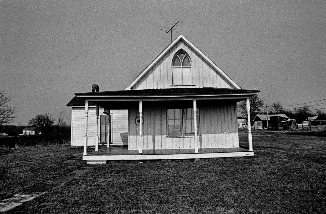 american gothic, history of Iowa, Iowa History, Entertainment, window, Eldon, IA, tv antenna, Iowa, Lemberger, LeAnn, chimney, Homes, house, porch
