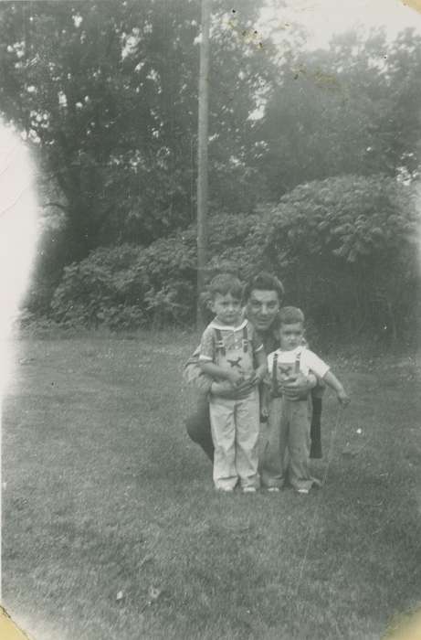Portraits - Group, italian american, Campopiano Von Klimo, Melinda, history of Iowa, Iowa History, hug, Iowa, Children, father, Des Moines, IA
