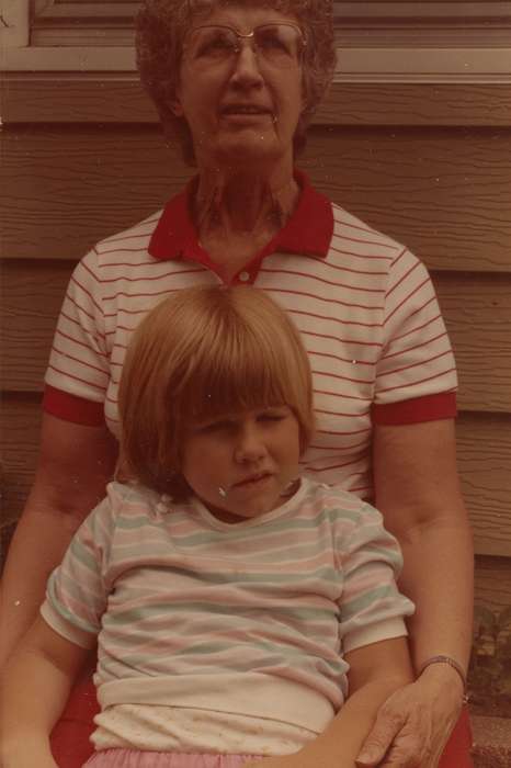 Portraits - Group, glasses, Reinbeck, IA, Iowa History, Iowa, Families, East, Lindsey, Children, history of Iowa