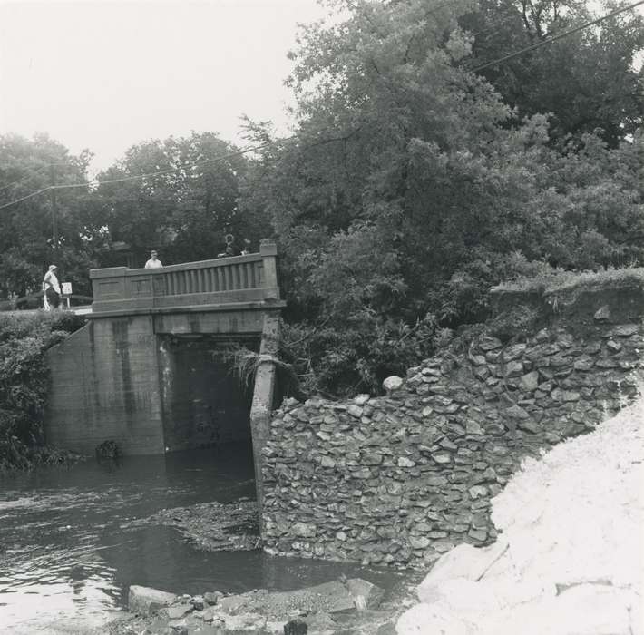 history of Iowa, Waverly Public Library, Waverly, IA, tree, flood aftermath, Iowa, rock, street sign, Floods, Iowa History, people, Lakes, Rivers, and Streams, bridge, Wrecks