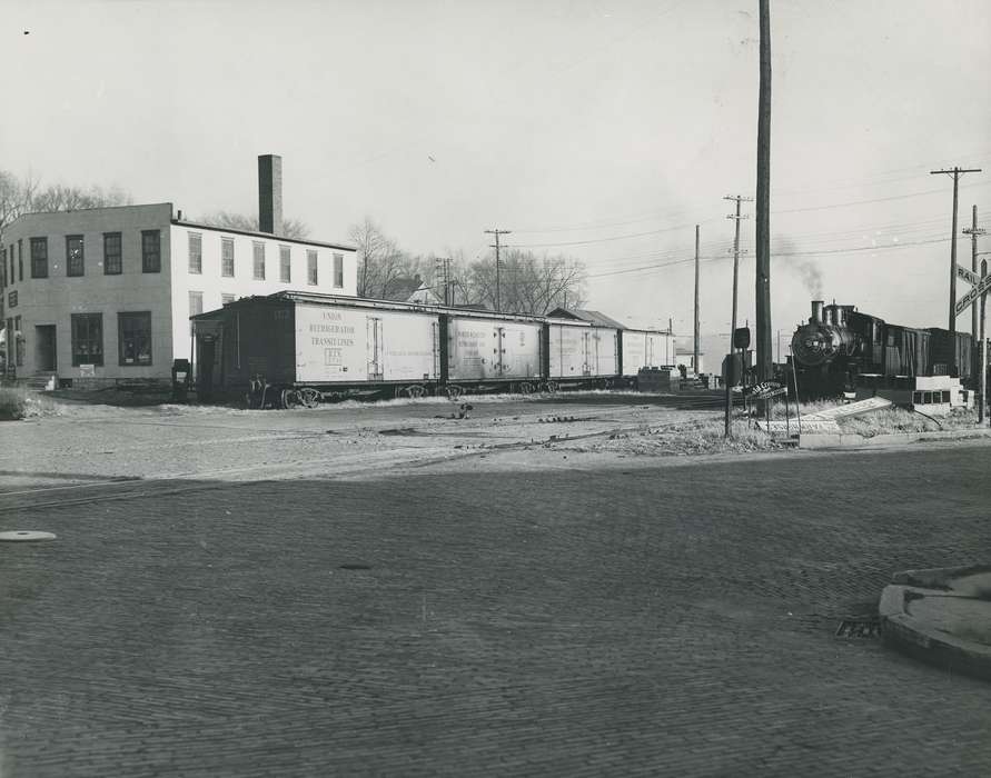 Main Streets & Town Squares, history of Iowa, Iowa History, Motorized Vehicles, train, Waverly, IA, Iowa, Cities and Towns, intersection, Train Stations, Waverly Public Library, railroad crossing