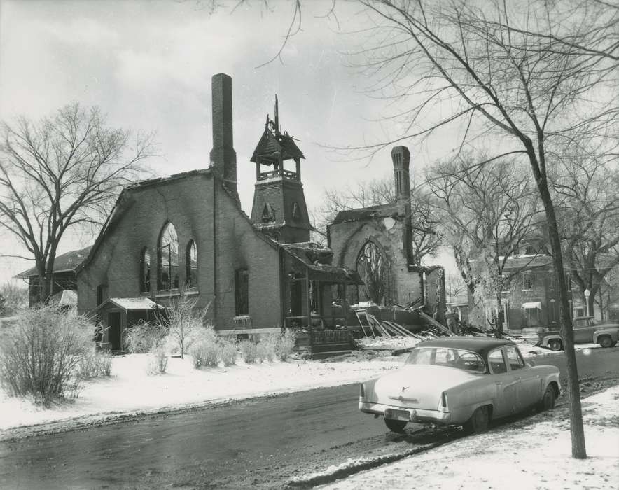 Motorized Vehicles, church, Iowa History, Waverly Public Library, Iowa, history of Iowa, Religious Structures, Wrecks, brick building, automobile, Winter, car, debris, snow