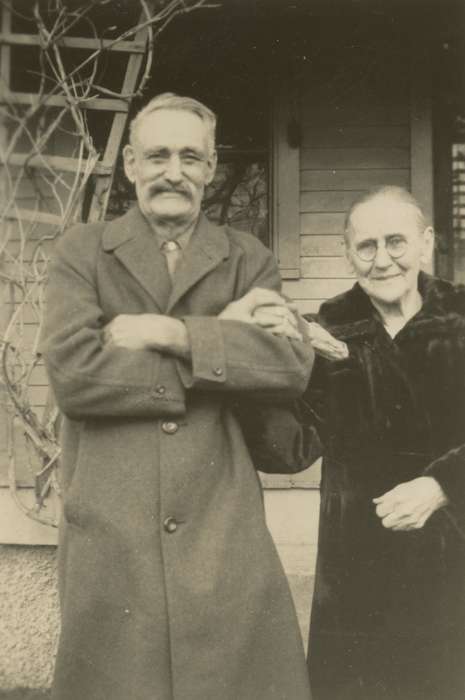 Portraits - Group, grandma, Langebartels, Gary, Iowa History, Iowa, history of Iowa, Melcher-Dallas, IA