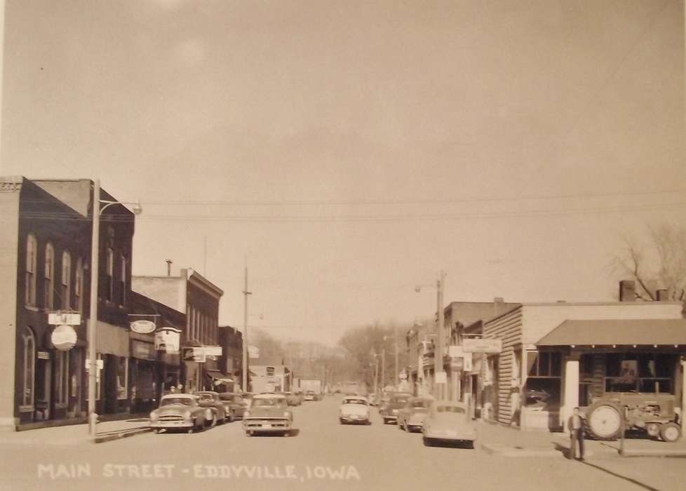 history of Iowa, Lemberger, LeAnn, Eddyville, IA, Motorized Vehicles, Main Streets & Town Squares, Iowa, car, Iowa History