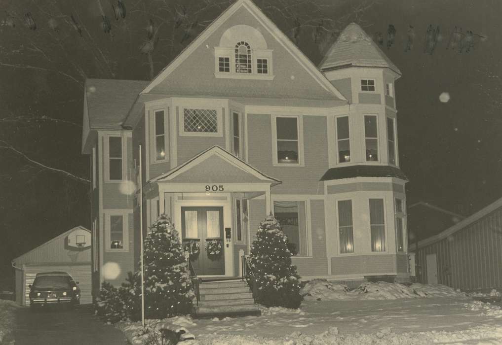 mainstreet, Main Streets & Town Squares, christmas lights, Iowa History, history of Iowa, Winter, Waverly, IA, Holidays, Iowa, Homes, house, Waverly Public Library