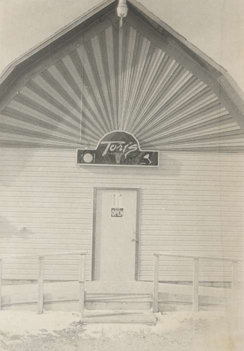 Iowa, history of Iowa, Iowa History, Businesses and Factories, Waverly Public Library, barn, restaurant