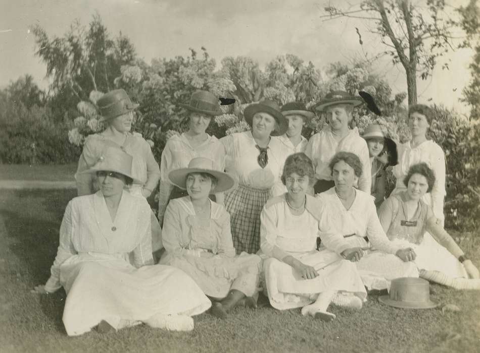 Portraits - Group, history of Iowa, Iowa History, IA, garden, lilac, Iowa, LeQuatte, Sue, Leisure