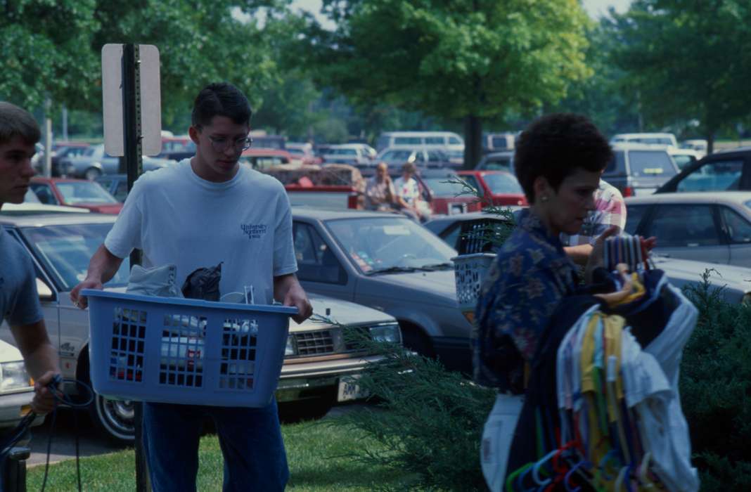 car, laundry basket, Iowa History, Iowa, Motorized Vehicles, Schools and Education, clothes, parking lot, Families, university of northern iowa, uni, UNI Special Collections & University Archives, Cedar Falls, IA, history of Iowa