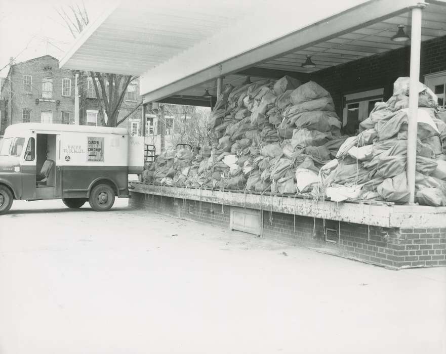 mailbag, mail bag, history of Iowa, mail truck, Businesses and Factories, Waverly Public Library, Iowa, Motorized Vehicles, brick building, Iowa History, post office