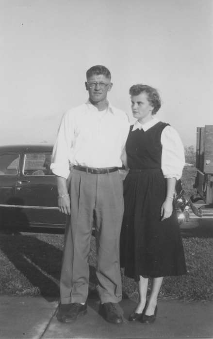 IA, Portraits - Group, car, Iowa History, Iowa, Horgen, Susan, history of Iowa