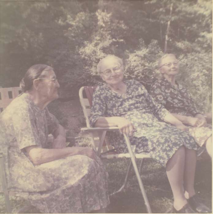 Mcgregor, IA, history of Iowa, Iowa, Iowa History, dress, Peck, Dona, Leisure