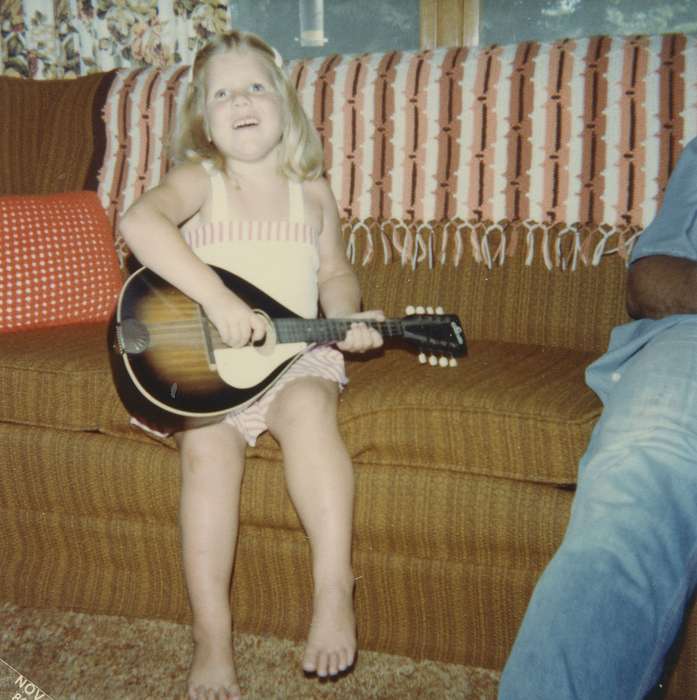 Reinbeck, IA, Portraits - Individual, Children, Iowa History, Iowa, couch, East, Lindsey, Entertainment, instrument, history of Iowa