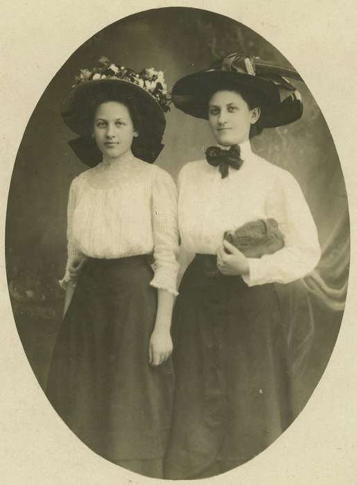 Portraits - Group, Parkersburg, IA, Iowa, purse, bow, skirt, hat, Neymeyer, Robert, lace, history of Iowa, Iowa History