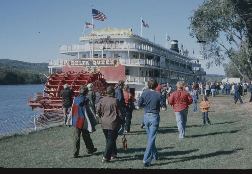 history of Iowa, Iowa History, boats, IA, Motorized Vehicles, Lakes, Rivers, and Streams, Iowa, Zischke, Ward, delta queen