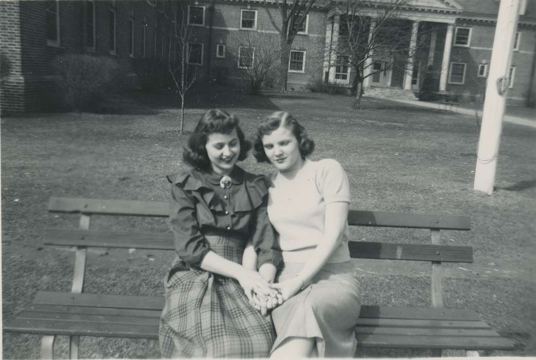 Portraits - Group, bartlett hall, hairstyle, women, Cedar Falls, IA, history of Iowa, University of Northern Iowa Museum, uni, Iowa History, iowa state teachers college, fashion, Iowa, Schools and Education, university of northern iowa