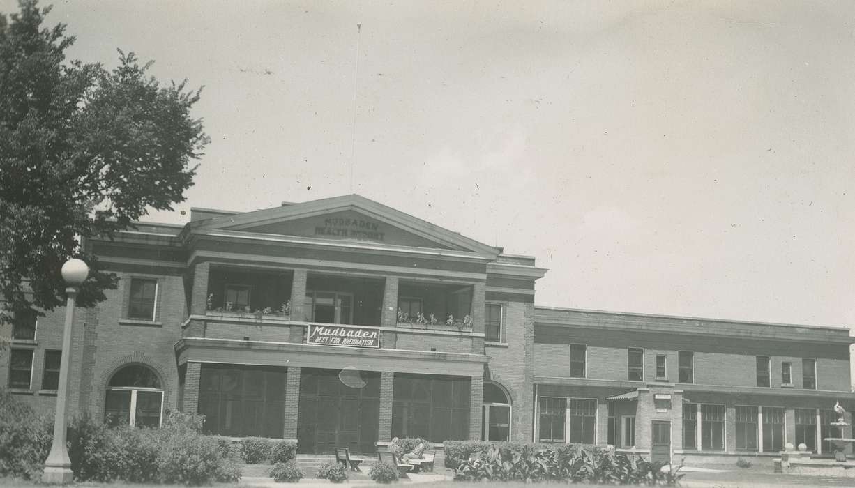 Iowa History, Travel, street light, history of Iowa, resort, McMurray, Doug, Iowa, Businesses and Factories, Mudbaden, MN, bench, space, balcony, Leisure