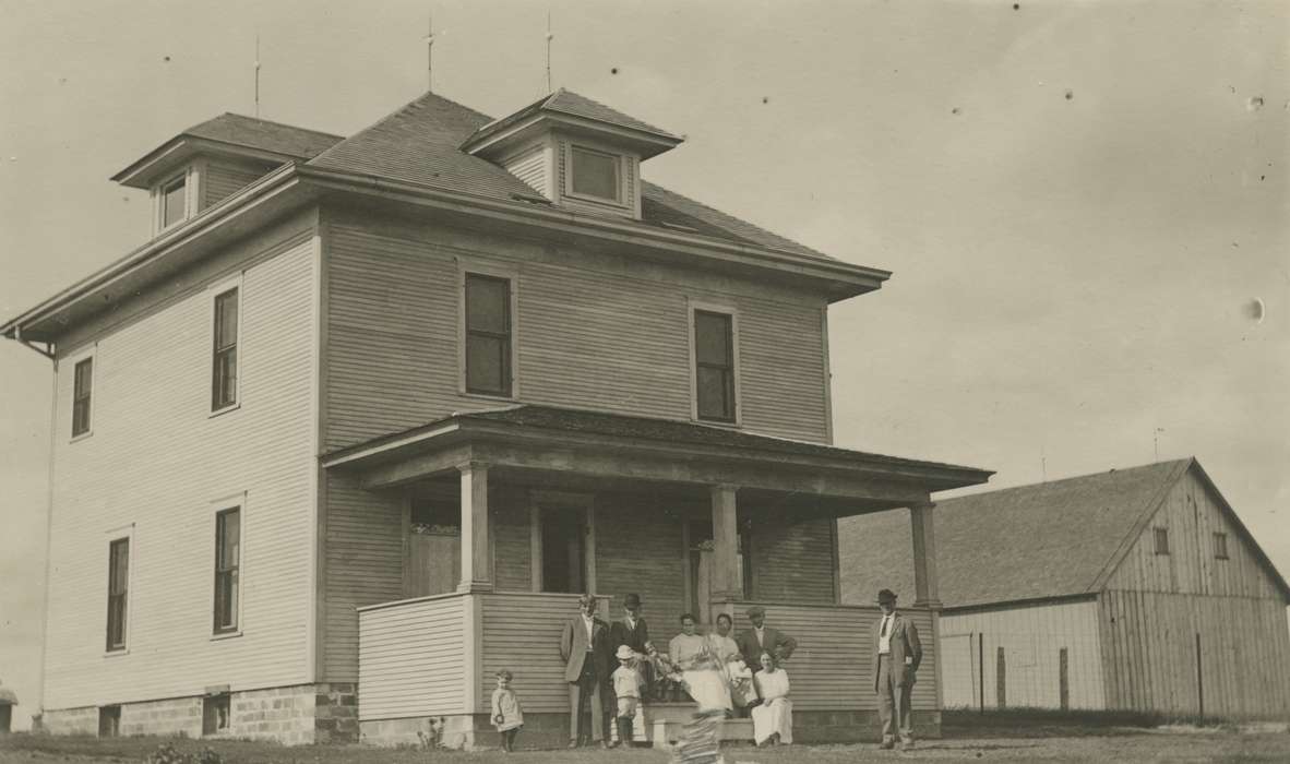 house, Iowa History, Iowa, history of Iowa, Hubbard, IA, Cook, Mavis, Portraits - Group, Homes, Families