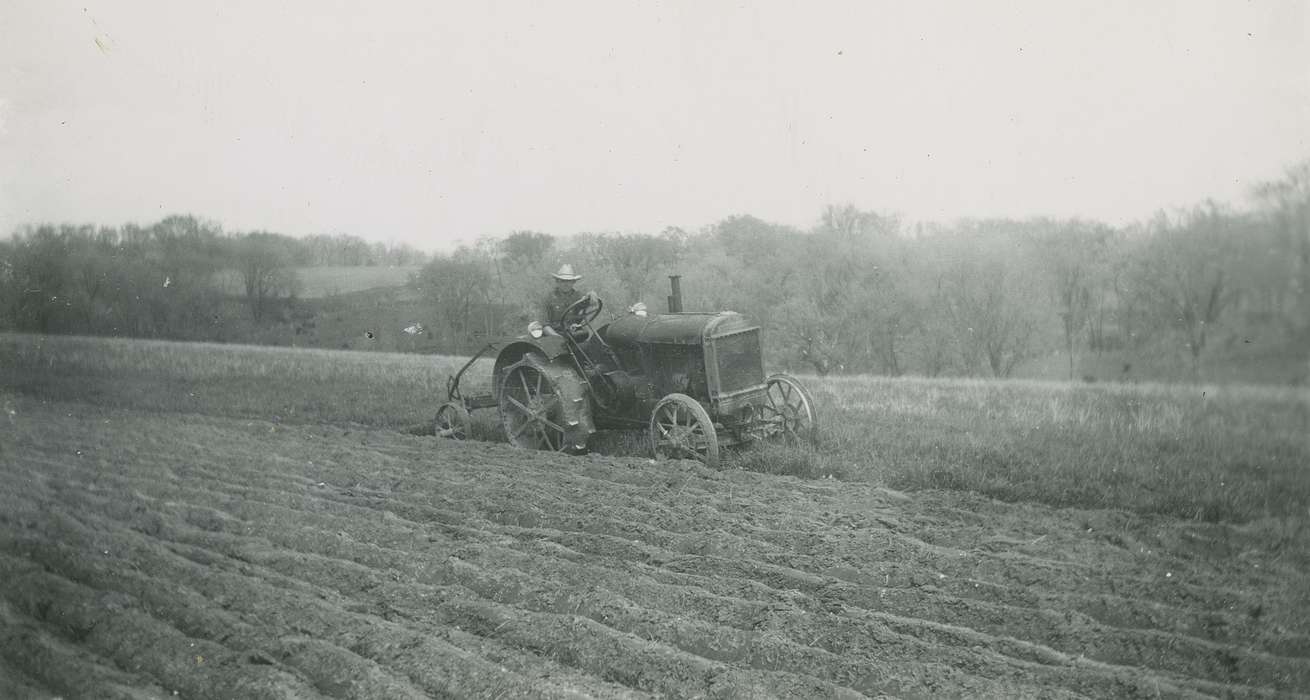 Farming Equipment, history of Iowa, Iowa History, tractor, Iowa, Farms, Dubuque County, IA, Fredericks, Robert