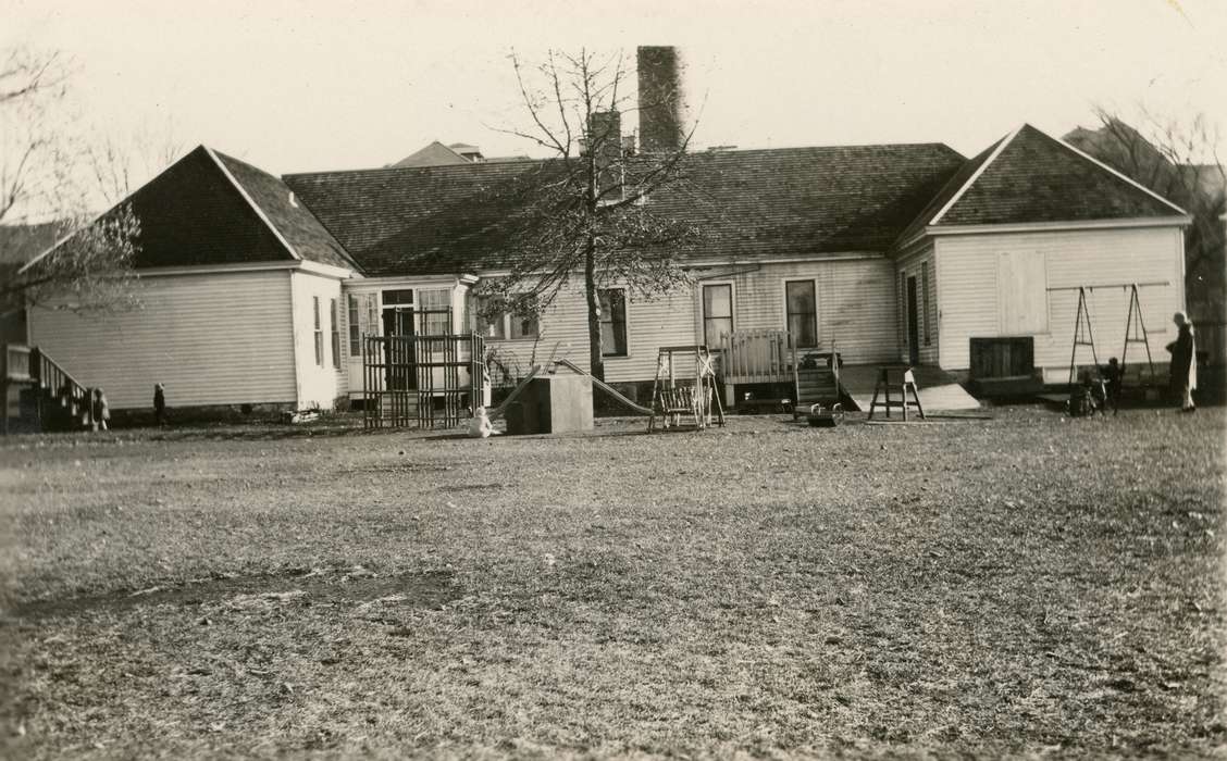 oak tree, Iowa History, Iowa, Schools and Education, university of northern iowa, iowa state teachers college, backyard, playground, uni, house, UNI Special Collections & University Archives, Children, Cedar Falls, IA, history of Iowa