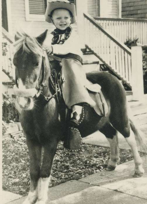 cowboy costume, Iowa History, Spilman, Jessie Cudworth, Children, western, Iowa, history of Iowa, Animals, horse riding, USA, horse, pony