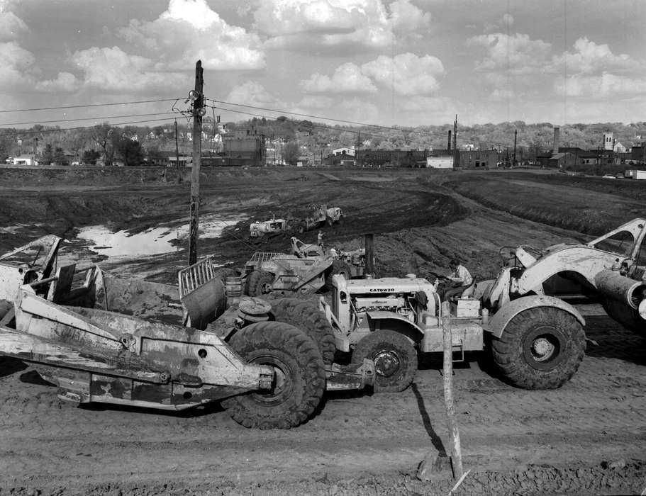 Farming Equipment, mud, Iowa History, Ottumwa, IA, history of Iowa, Lemberger, LeAnn, Motorized Vehicles, Iowa, Cities and Towns, dirt, farm equipment