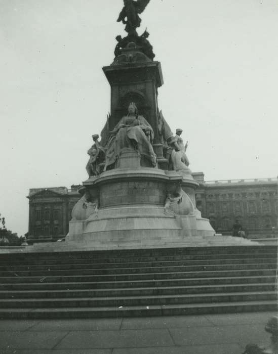 world war ii, Campopiano Von Klimo, Melinda, Iowa History, sculpture, Iowa, history of Iowa, statue, wwii, London, Travel