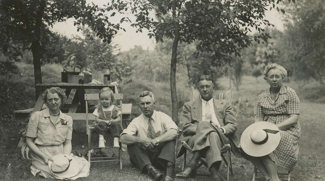 Portraits - Group, Food and Meals, picnic basket, Iowa, hat, chair, Families, Leisure, Children, McMurray, Doug, Clear Lake, IA, history of Iowa, picnic, Iowa History