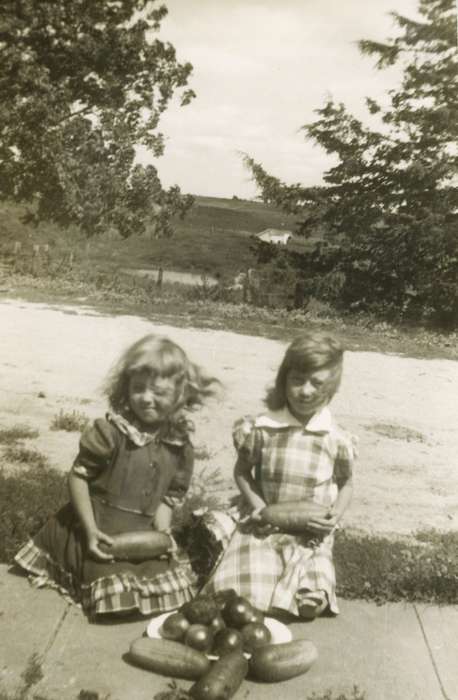 vegetables, history of Iowa, Iowa History, garden, Washington, IA, Iowa, Salway, Evelyn, Farms, Food and Meals, Children
