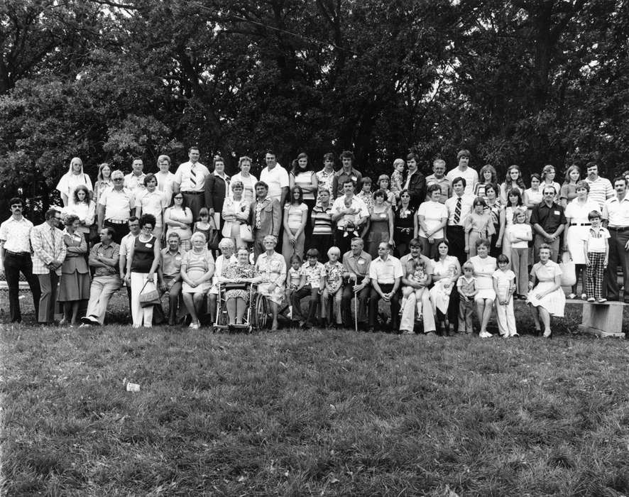 Portraits - Group, history of Iowa, Iowa History, Families, reunion, Iowa, USA, Shaw, Marilyn