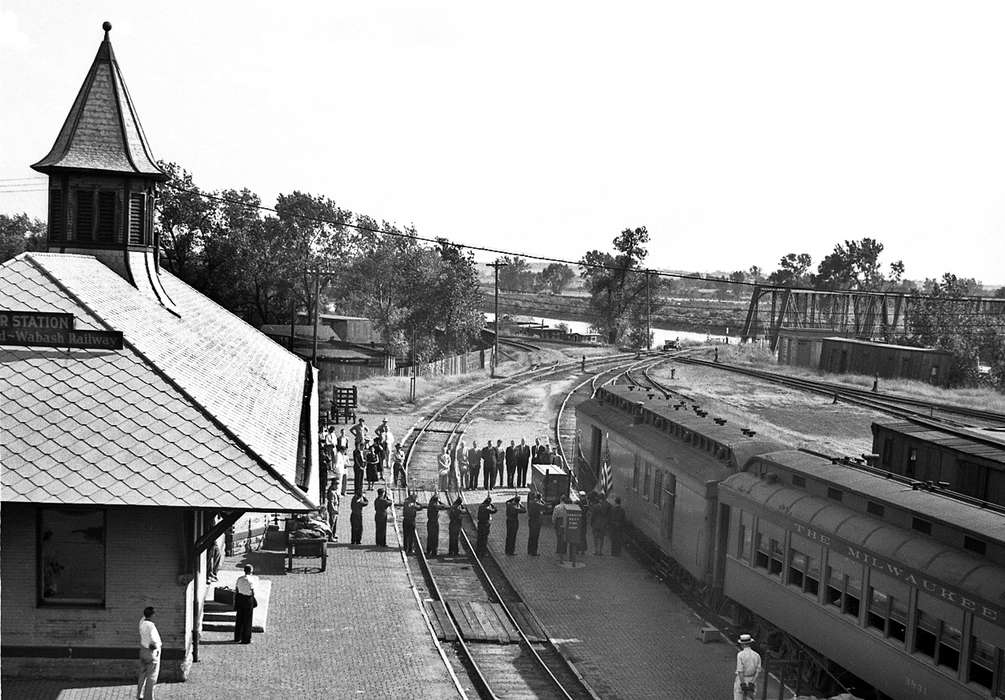 Military and Veterans, Cemeteries and Funerals, Iowa History, Ottumwa, IA, history of Iowa, Lemberger, LeAnn, Businesses and Factories, railroad, Iowa, Cities and Towns, Train Stations