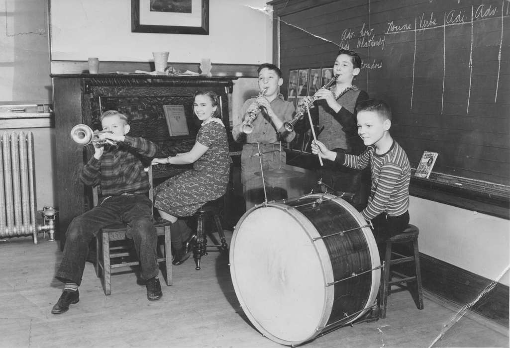 trumpet, Iowa, piano, Schools and Education, Potter, Ann, Children, Entertainment, drum, clarinet, Fort Dodge, IA, band, classroom, history of Iowa, chalkboard, Iowa History