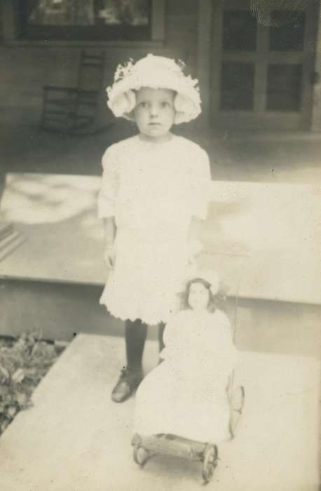 Homes, history of Iowa, Iowa History, toy, Spilman, Jessie Cudworth, doll, Iowa, porch, USA, Children, Portraits - Individual
