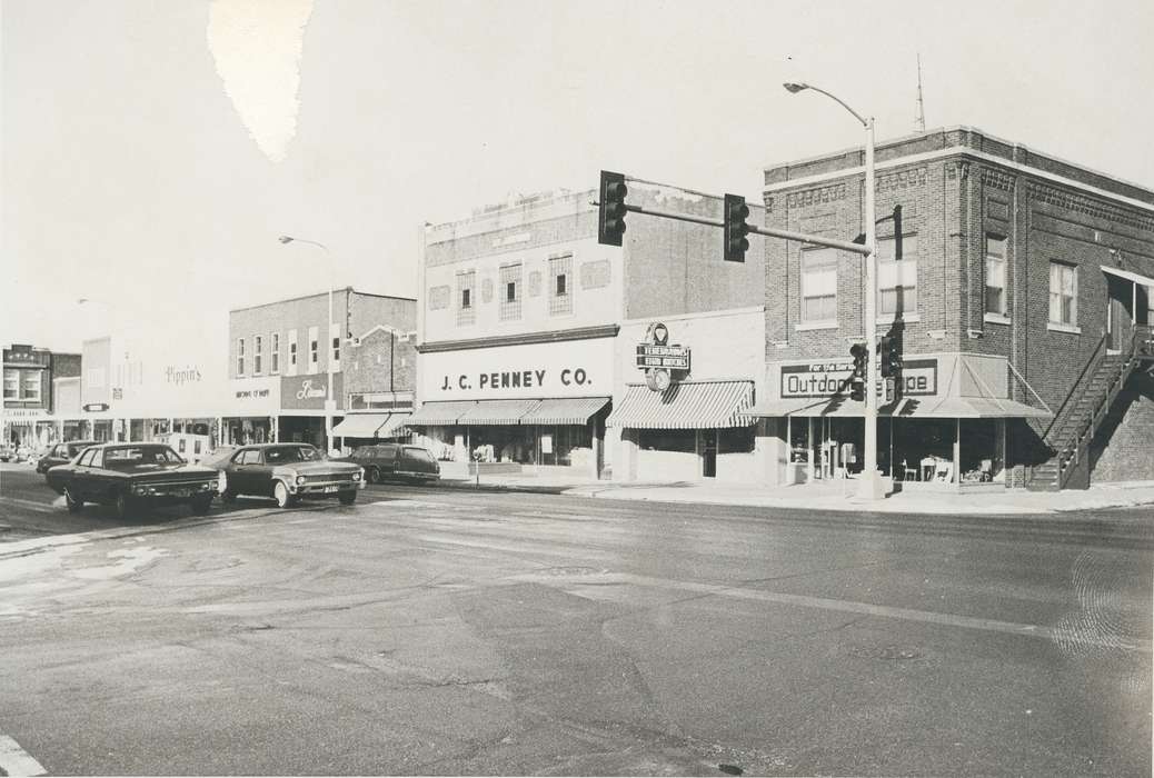 history of Iowa, stores, Businesses and Factories, Waverly, IA, Waverly Public Library, Main Streets & Town Squares, Iowa, Motorized Vehicles, streetlights, street, Iowa History, trucks, Cities and Towns, cars