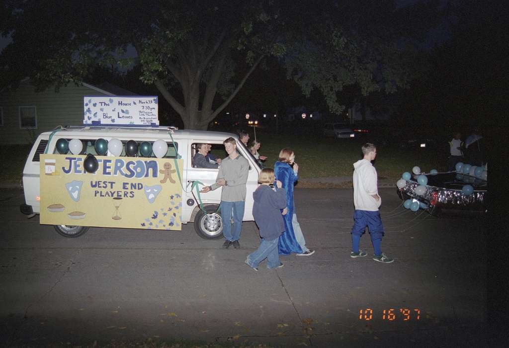 IA, Iowa, parade, Fairs and Festivals, van, Rustebakke, Paul, Entertainment, theater, history of Iowa, Motorized Vehicles, Iowa History