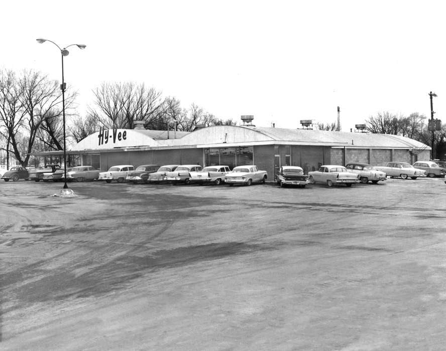 Businesses and Factories, car, Iowa History, grocery store, Iowa, Motorized Vehicles, parking lot, Lemberger, LeAnn, Ottumwa, IA, hy-vee, history of Iowa