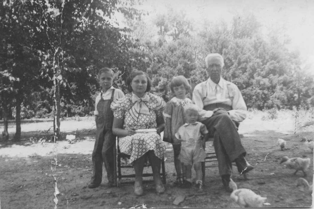 Portraits - Group, Bouck, Sharon, Iowa, duck, Waterloo, IA, Animals, ducks, Families, Children, Farms, history of Iowa, Iowa History