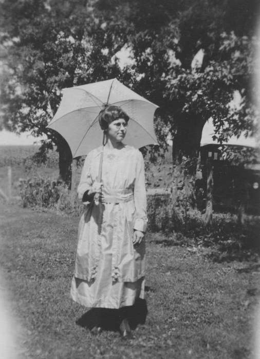 Burlington, IA, history of Iowa, Iowa History, woman, Busse, Victor, glasses, umbrella, Iowa, parasol, Portraits - Individual