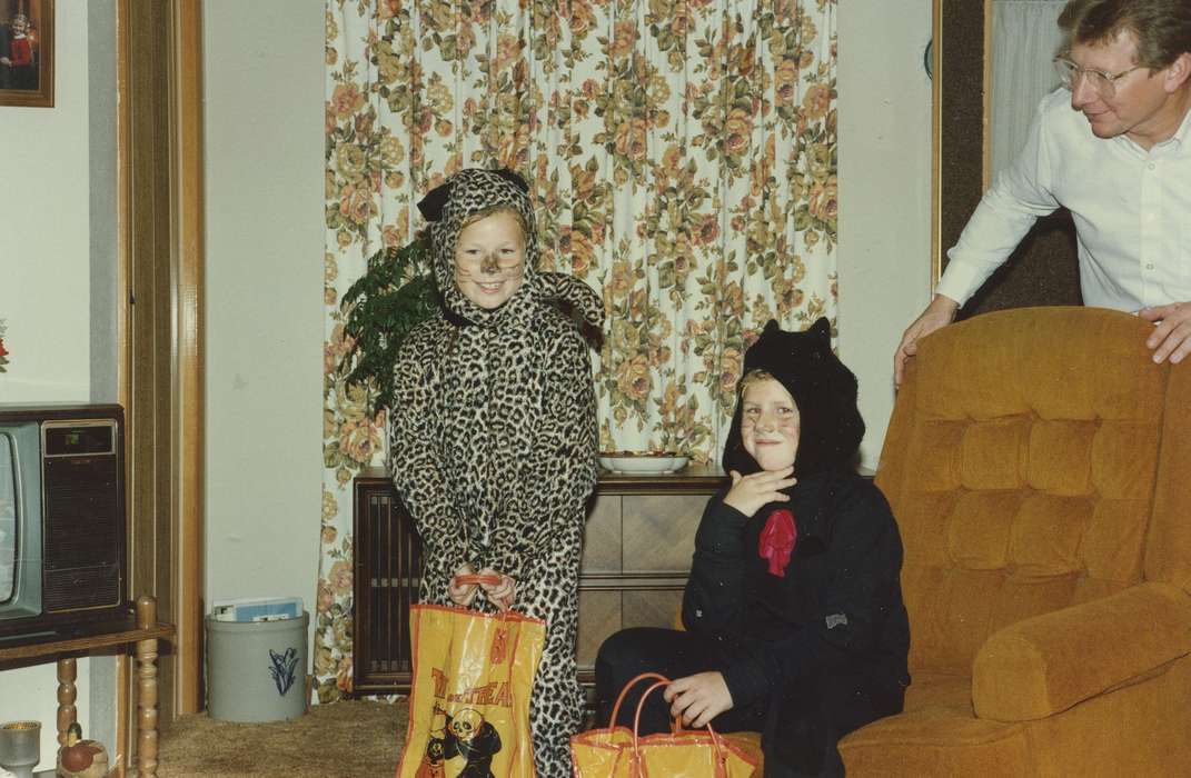 Portraits - Group, history of Iowa, Iowa History, Families, halloween, Reinbeck, IA, costume, living room, Iowa, Homes, curtain, Children, East, Lindsey