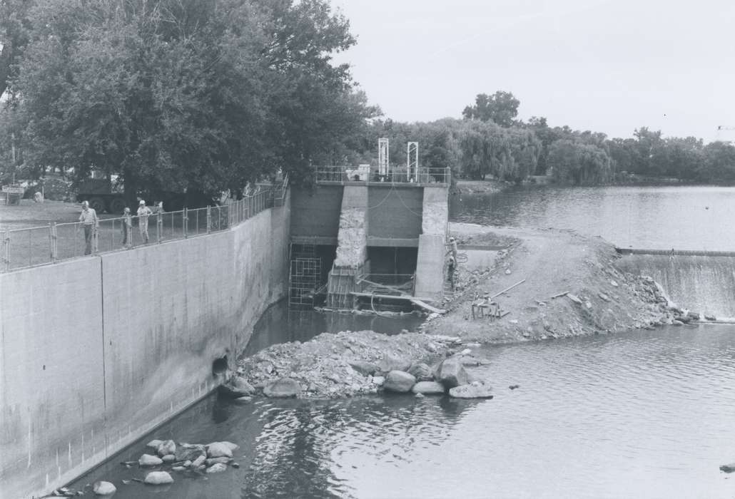 history of Iowa, Iowa History, Businesses and Factories, Lakes, Rivers, and Streams, Waverly, IA, cedar river, Iowa, correct date needed, Waverly Public Library, dam