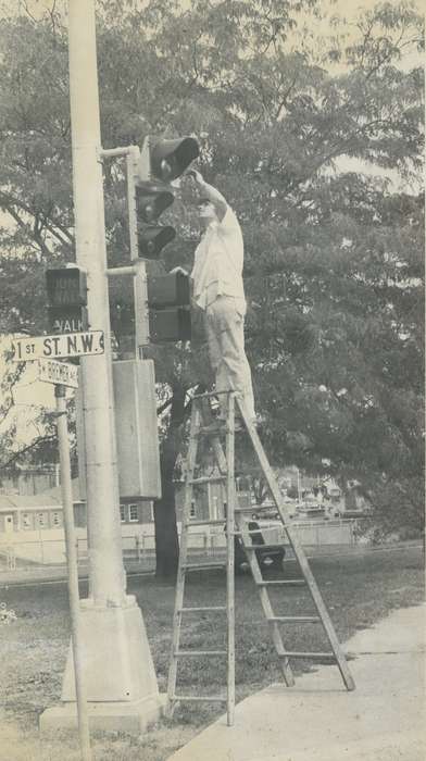 traffic light, Iowa History, Iowa, Waverly Public Library, Labor and Occupations, people, Waverly, IA, history of Iowa