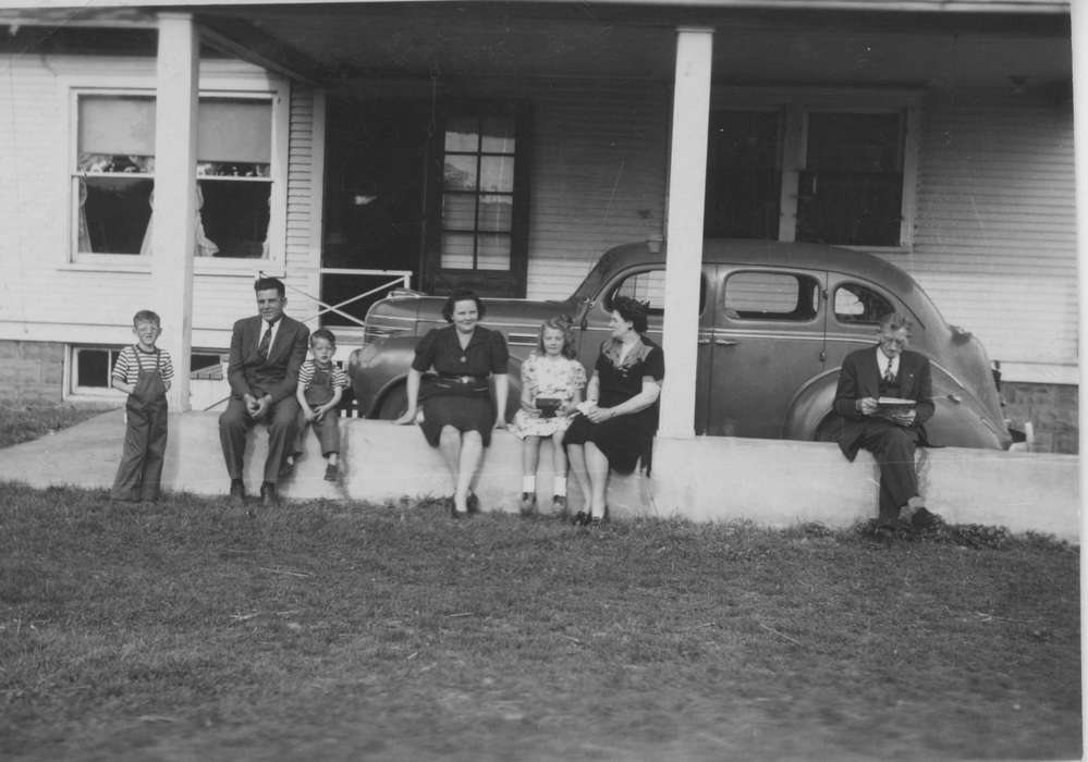 Waterloo, IA, Weddings, history of Iowa, Motorized Vehicles, Iowa, Families, car, anniversary, Bouck, Sharon, Iowa History, Portraits - Group