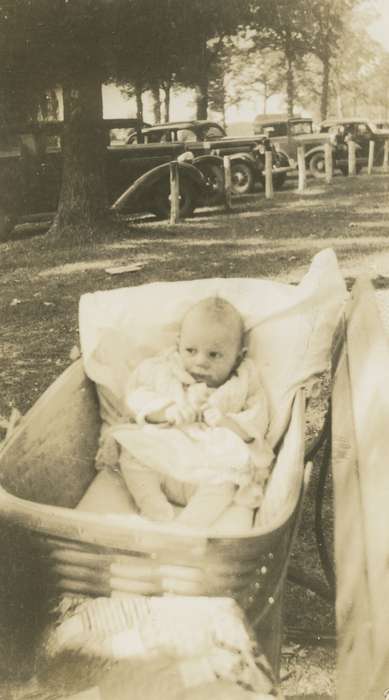 baby, history of Iowa, bassinet, Iowa, Douds, IA, car, Love, Susan, Children, Iowa History