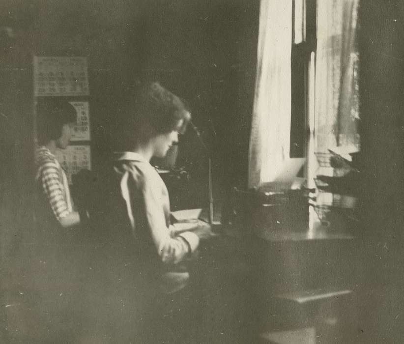 history of Iowa, Iowa History, Webster City, IA, office, Iowa, typewriter, McMurray, Doug, Labor and Occupations
