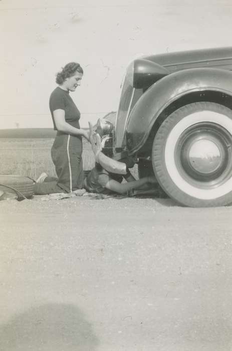 girl, car, flat tire, Iowa History, Iowa, Motorized Vehicles, Polk County, IA, Campopiano Von Klimo, Melinda, history of Iowa