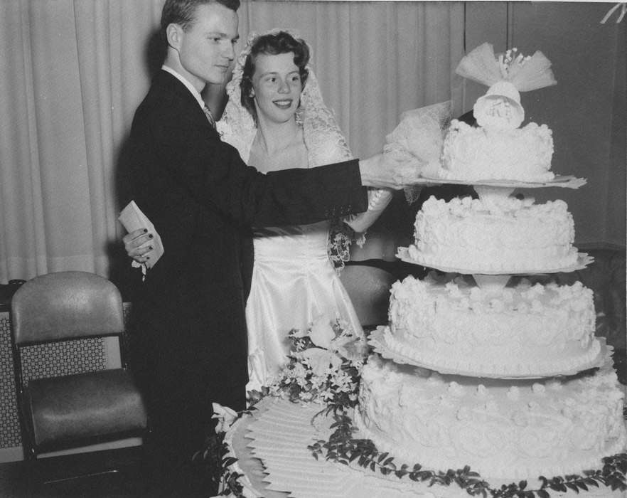 bride, Weddings, Omaha, NE, wedding cake, history of Iowa, groom, Potter, Ann, Iowa, Food and Meals, Iowa History, cake, Portraits - Group