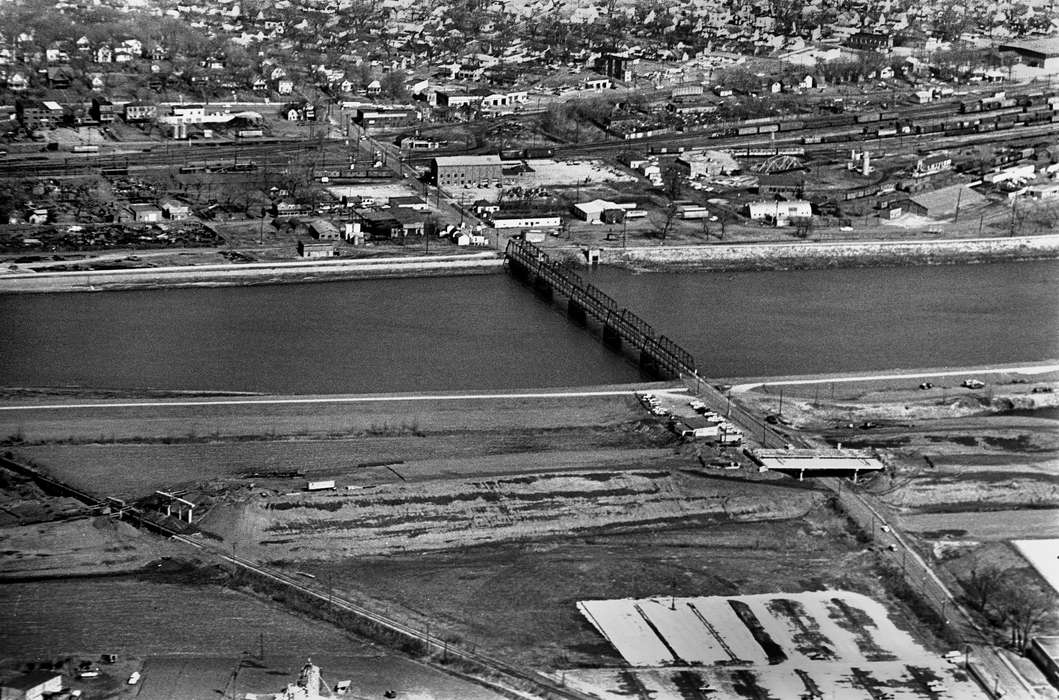 bridge, Iowa History, Ottumwa, IA, history of Iowa, Lemberger, LeAnn, Businesses and Factories, Lakes, Rivers, and Streams, Aerial Shots, river, Iowa, Cities and Towns, construction